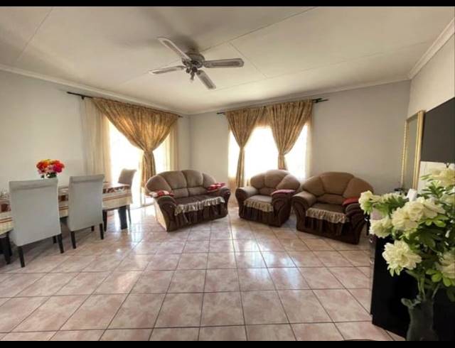 4 BEDROOM HOUSE FOR SALE IN FERNWOOD